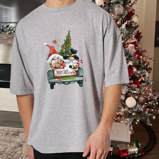 Gnome Couple on a Christmas Truck Men's Tee